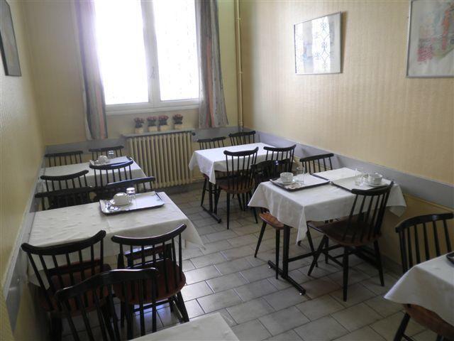 Central Hotel Saint-Priest  Bagian luar foto