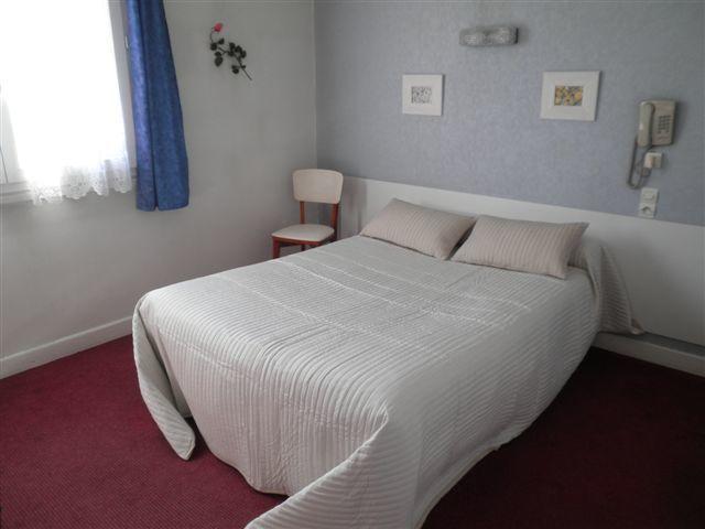Central Hotel Saint-Priest  Bagian luar foto