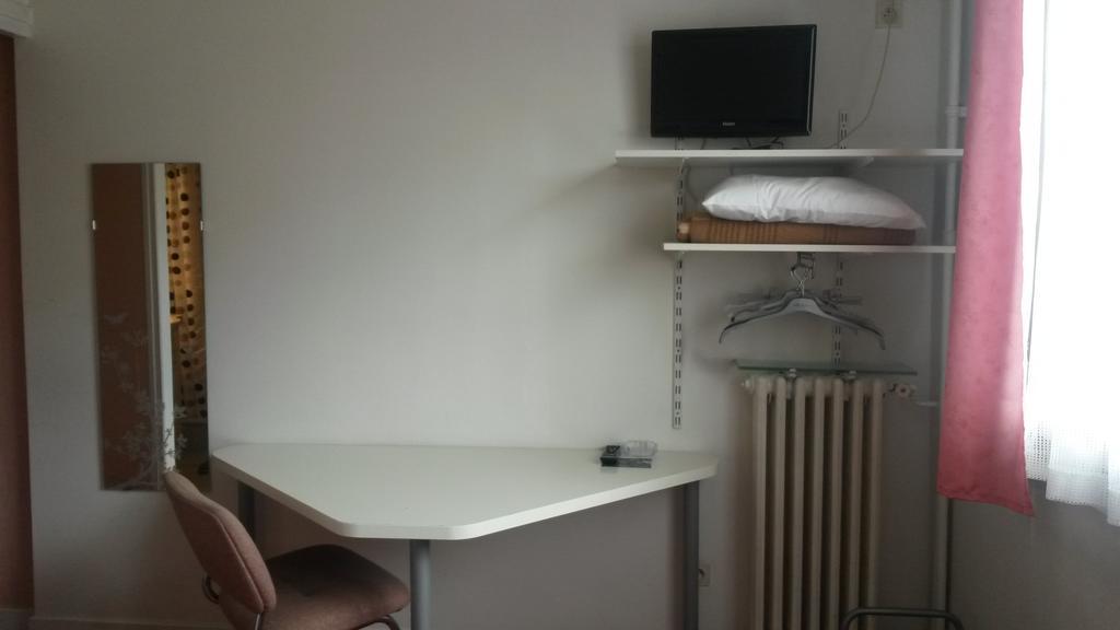 Central Hotel Saint-Priest  Bagian luar foto