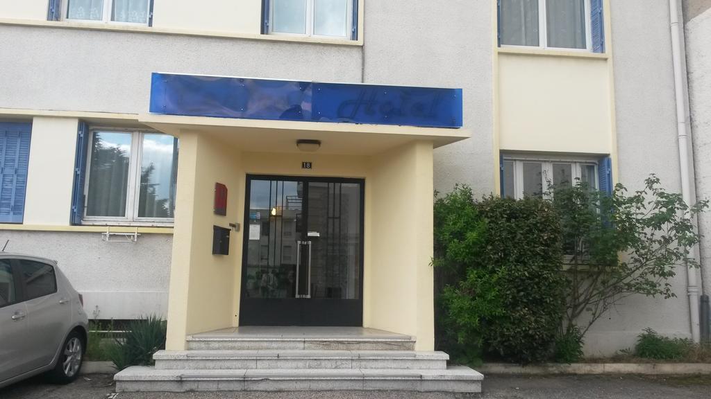 Central Hotel Saint-Priest  Bagian luar foto
